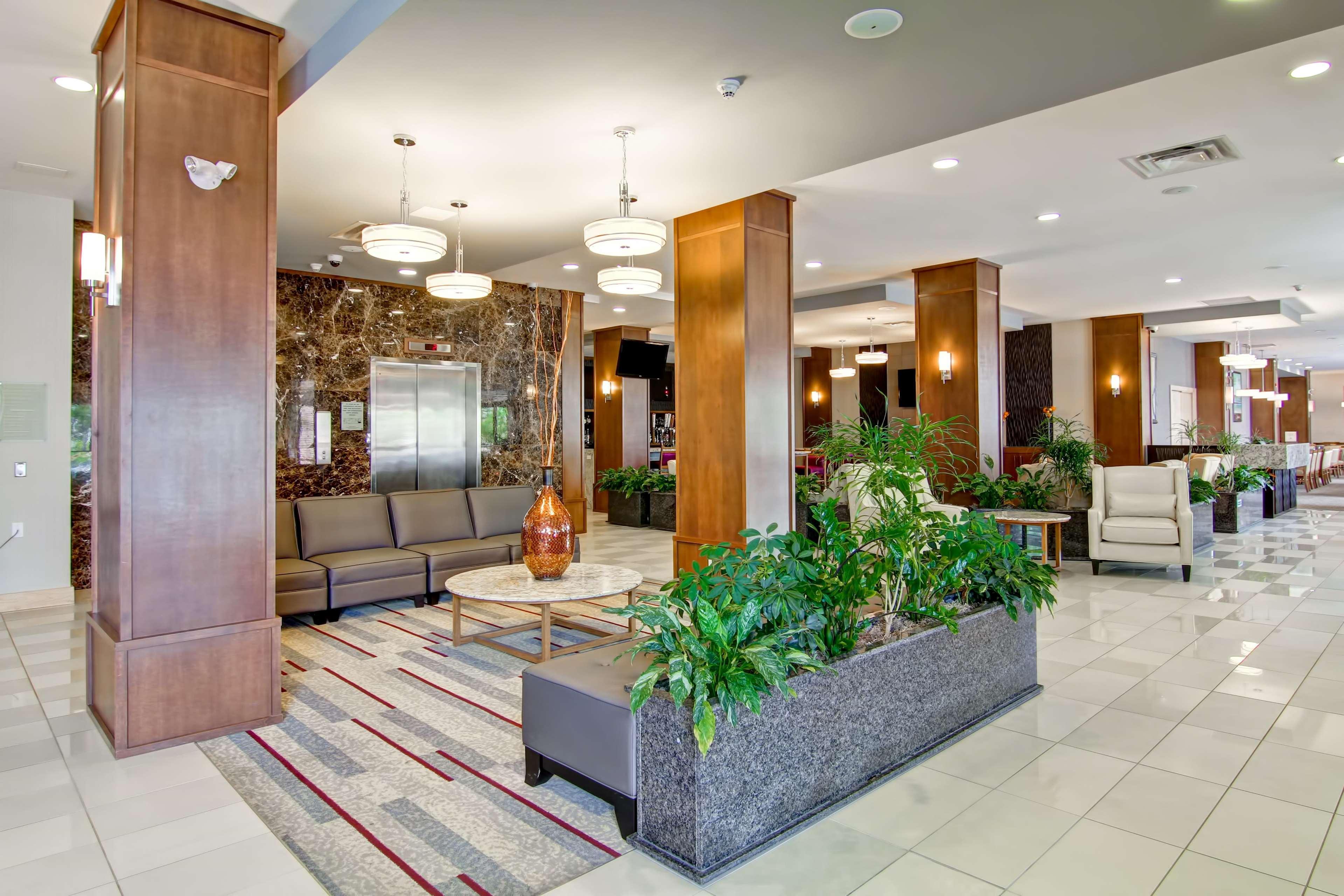 Doubletree By Hilton - Kamloops Hotel Exterior photo