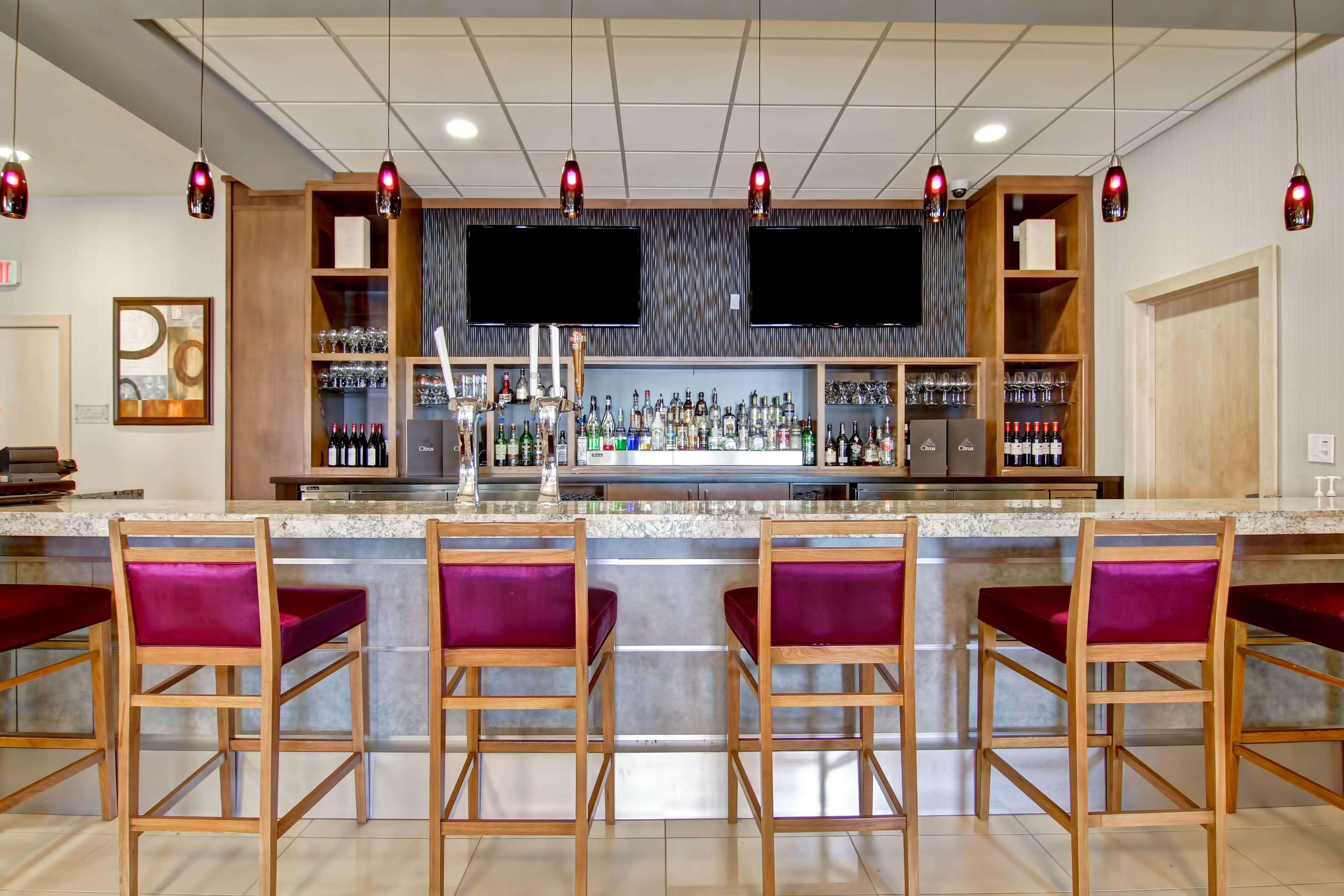 Doubletree By Hilton - Kamloops Hotel Exterior photo