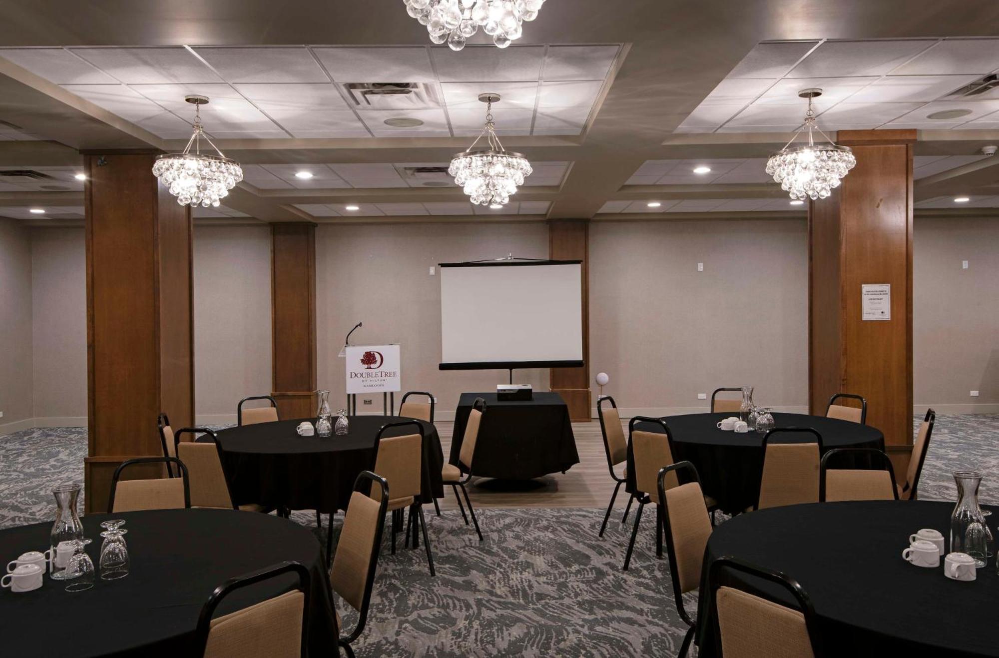 Doubletree By Hilton - Kamloops Hotel Exterior photo