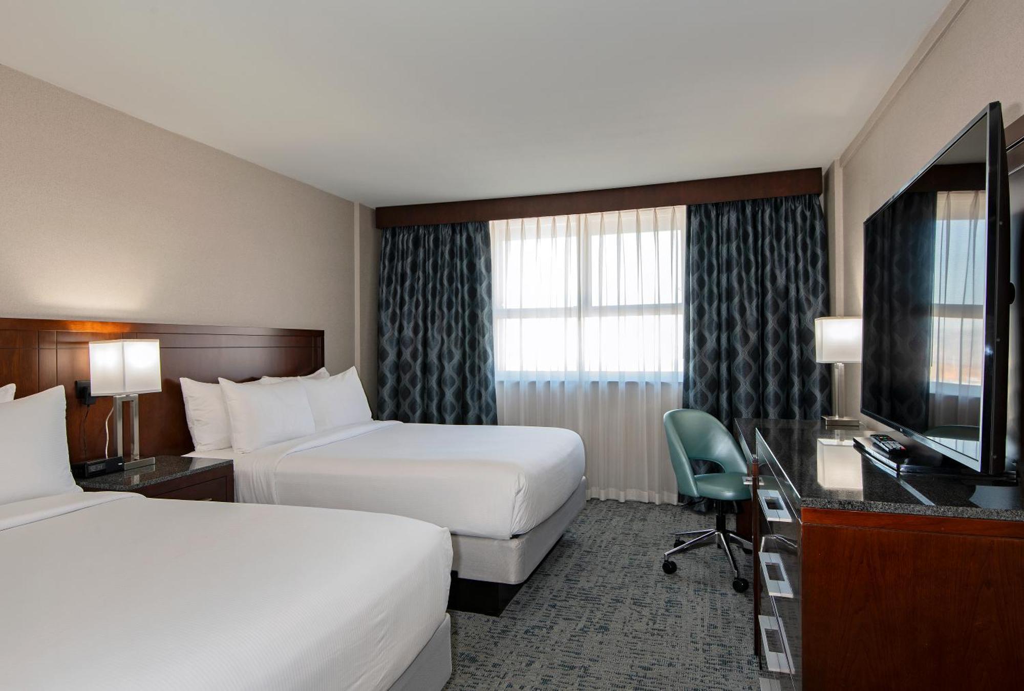 Doubletree By Hilton - Kamloops Hotel Exterior photo